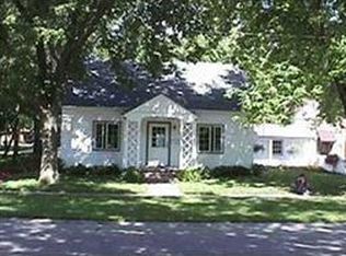 708 W 2nd St, Pella, IA 50219