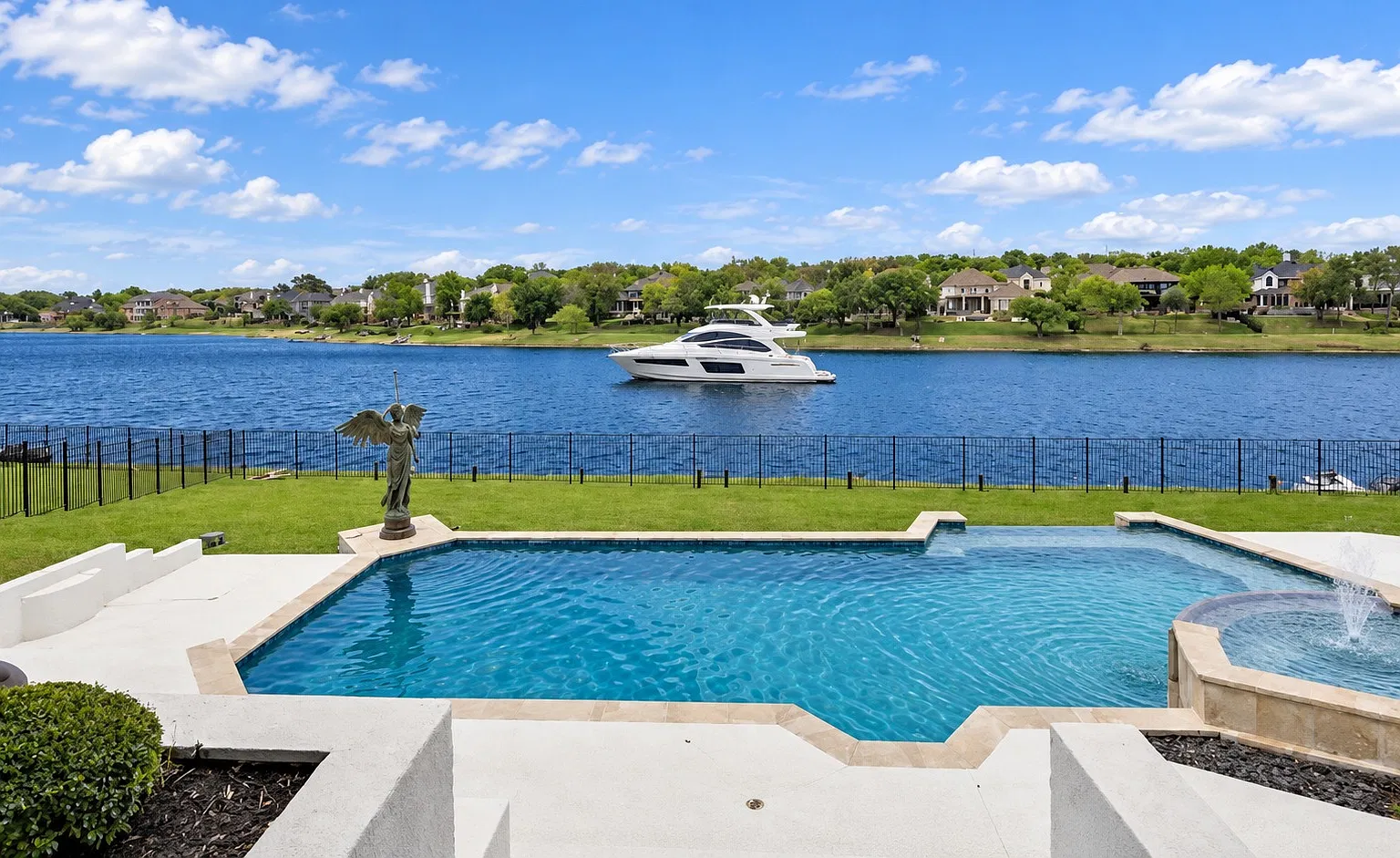 6 bed, 7444 sqft, $12,960 — Photo 2