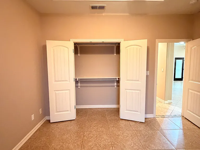 1501 Granada Cir — Photo 11