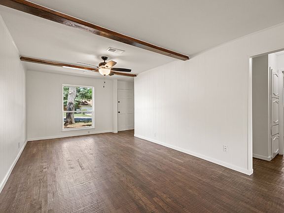5th image of 1013 Oak Hurst Dr