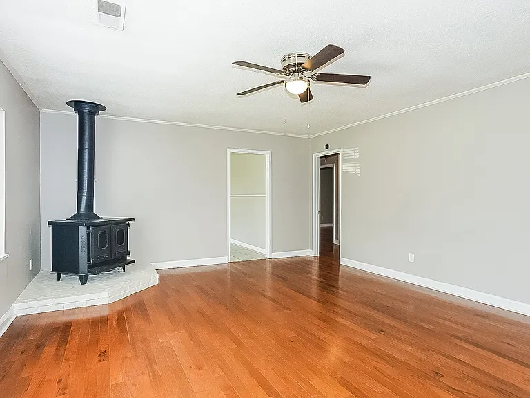 1615156_018_living_room_13051150.jpg
