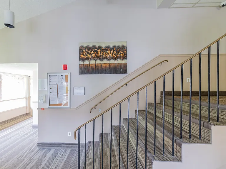 77 Huron Heights Dr — Photo 15
