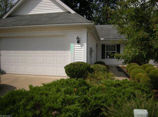 6872 Cottage Cir, North Ridgeville, OH 44039