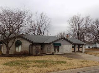 302 Rodric Cir, Siloam Springs, AR 72761