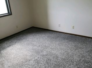 2050 Edgewood Rd NW APT 1, Cedar Rapids, IA 52405