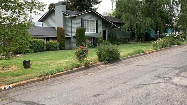 2nd image of 504 NE Royal Dr