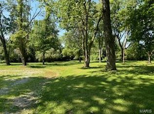 3300 Amber Ct, Godfrey, IL 62035