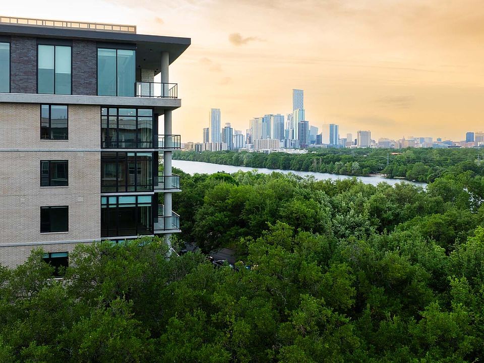 Encore Lakeside Austin Skyline View