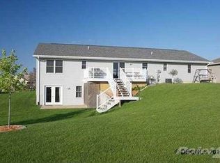 2513 Amber Ridge Dr, Dubuque, IA 52002