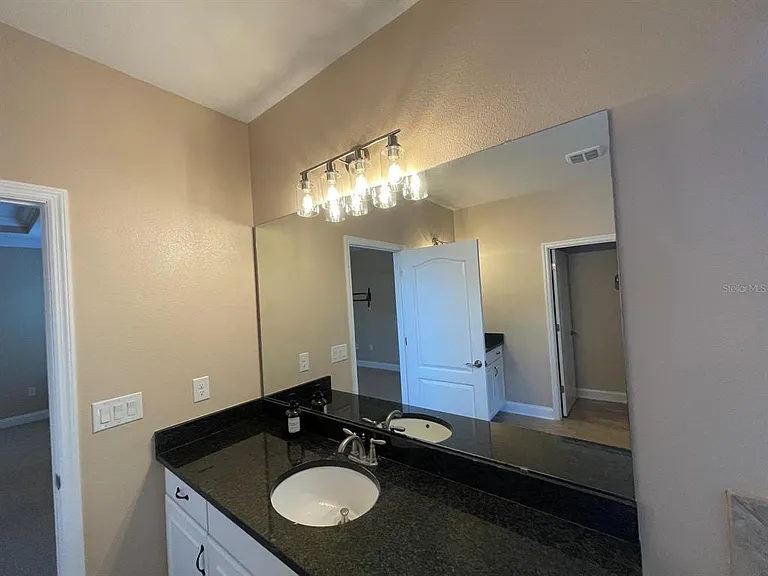 2745 Peony Dr — Photo 24
