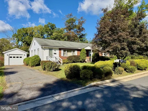 211 N 33rd St, Purcellville, VA 20132