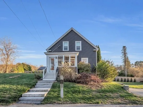 28 Currier Ave, Methuen, MA 01844