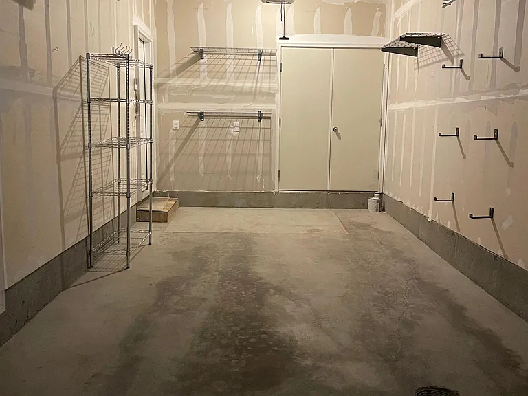 One car garage