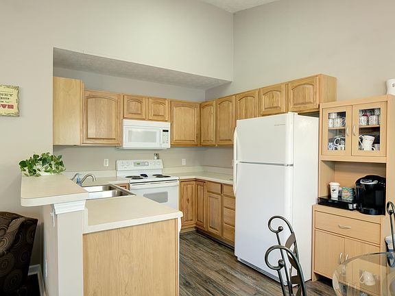 3rd image of 8031 Pepperdine Way