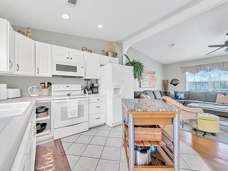 19 Daytona St — Photo 12