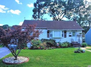 85 Philadelphia Ave, Massapequa Park, NY 11762