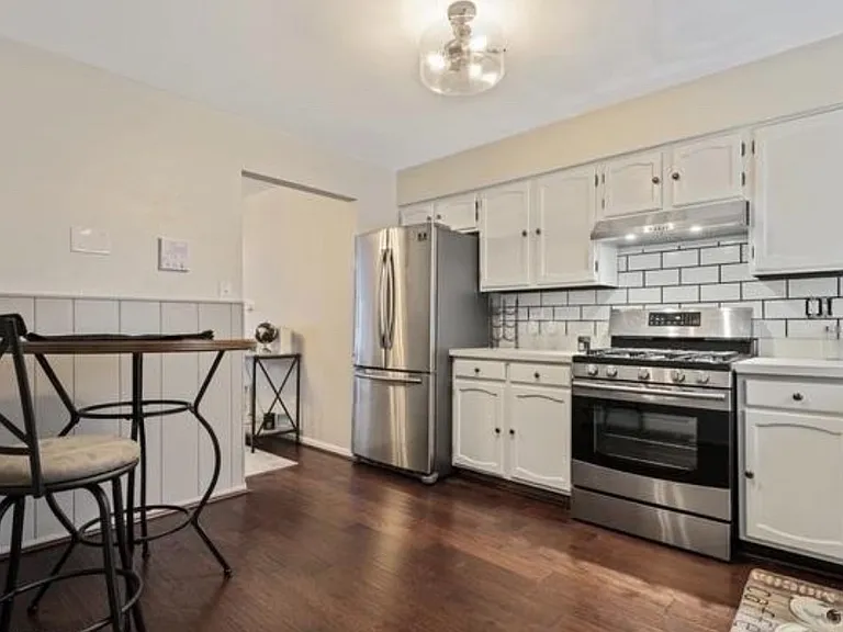 Full kitchen with large table space