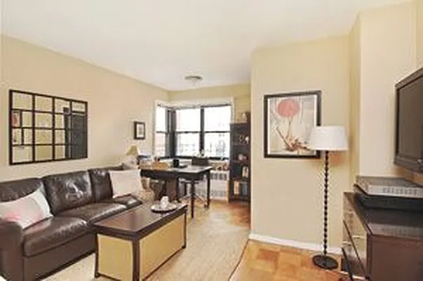 Rented by Douglas Elliman | media 17