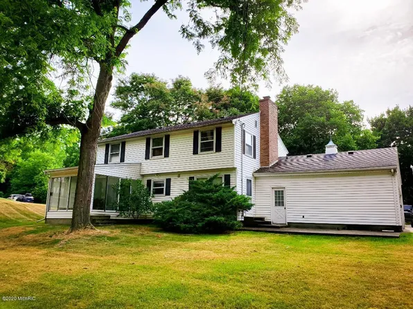 165 Budlong St, Hillsdale, MI 49242