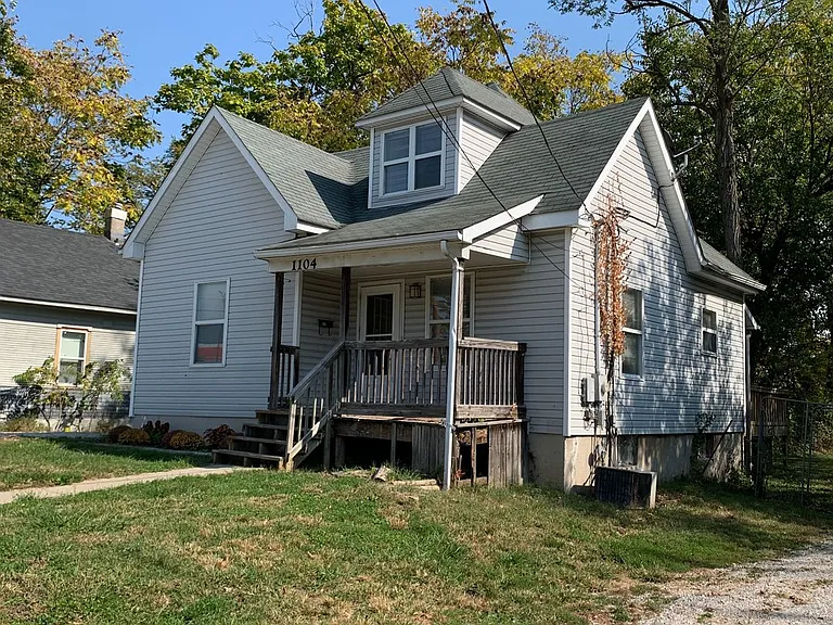 1104 Coats St — Photo 4