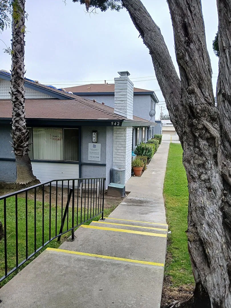 942 Springfield St — Photo 1