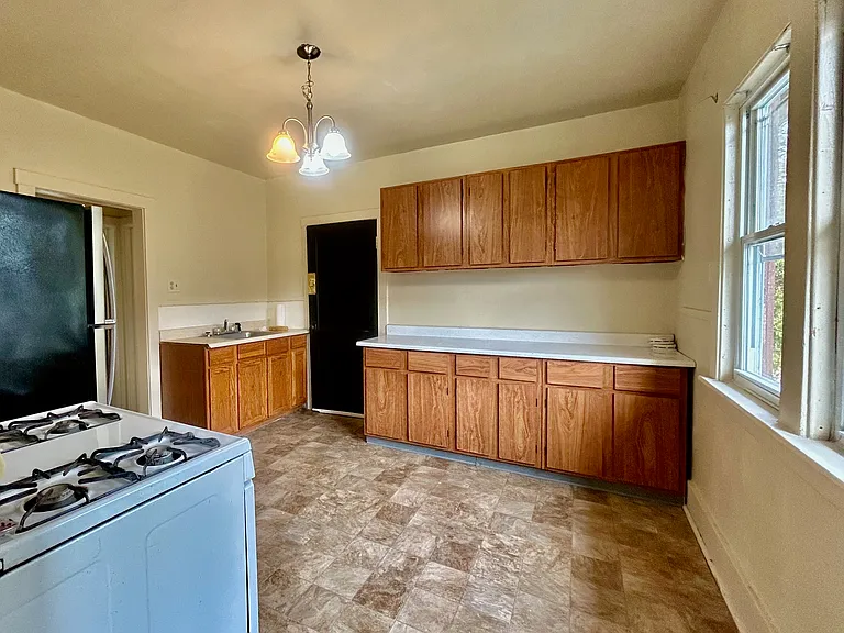 110 Hawthorne Ave #2 — Photo 8
