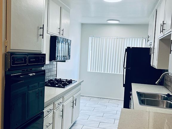 3rd image of 1235 N Hayworth Ave APT 11