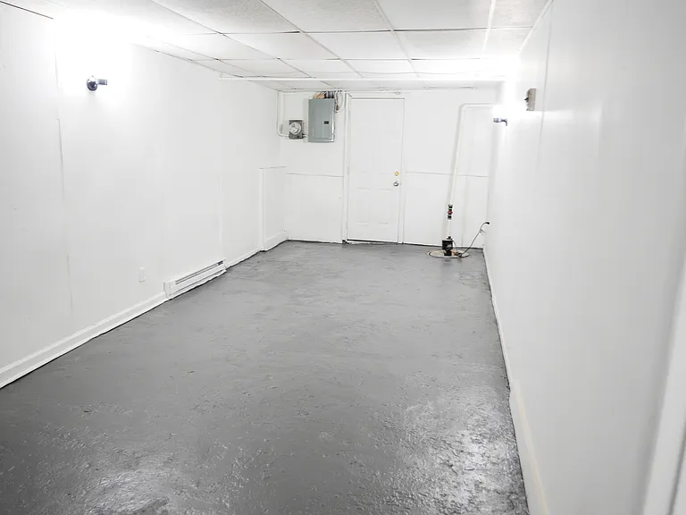 3221 Belmont Ave — Photo 8