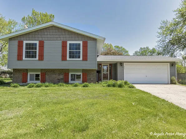 942 Sheffield Dr, Crystal Lake, IL 60014