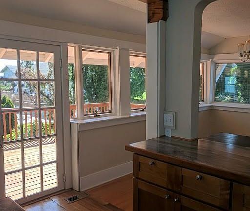 Dining area entry to Deck!