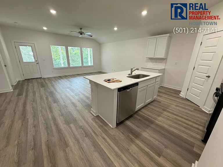 4340 Sloan Dr — Photo 5