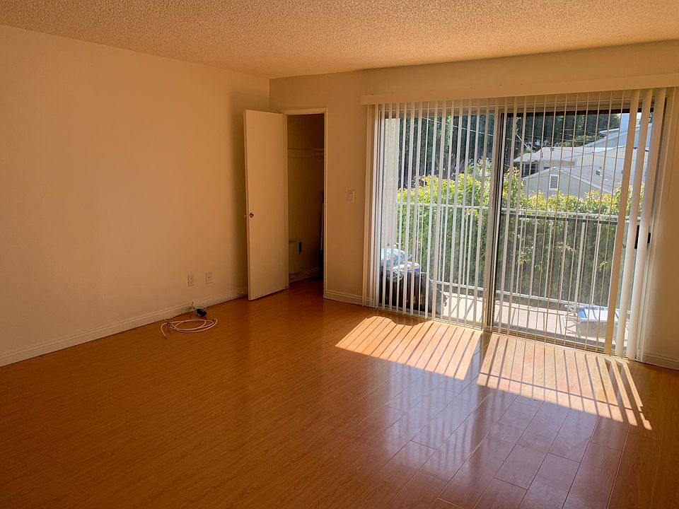 1st image of 523 Ashland Ave APT 2