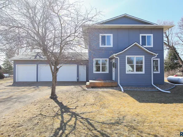 351 Dewey Ave, Chancellor, SD 57015