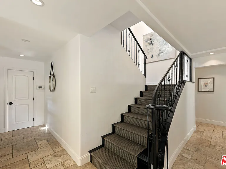 7426 W 82nd St — Photo 35