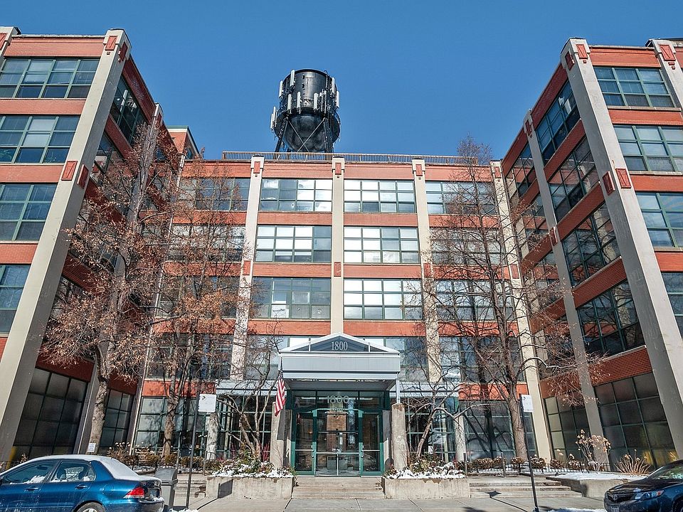 1st image of 1800 W Roscoe St APT 315