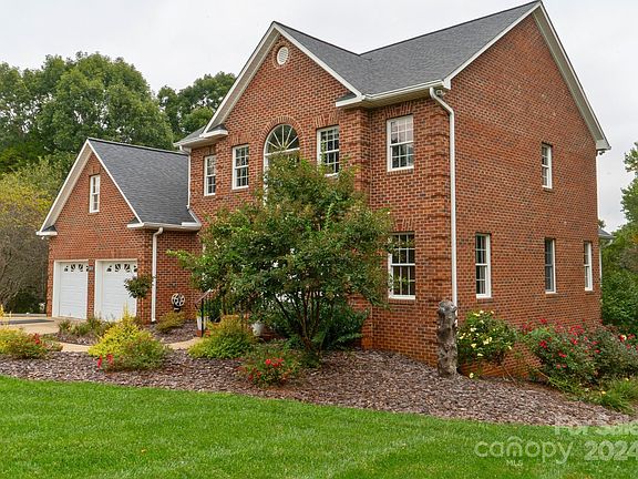 5th image of 190 Twin Lakes Dr