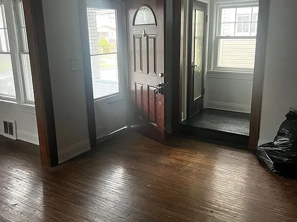 525 Bates Rd, Toledo, OH 43610
