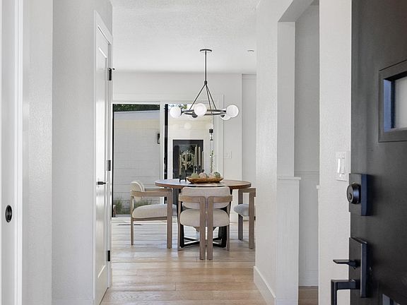2nd image of 506 Avenue del Oro Avenue