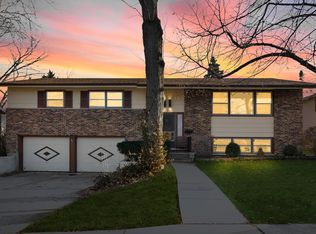 1135 Blackhawk Dr, Elgin, IL 60120