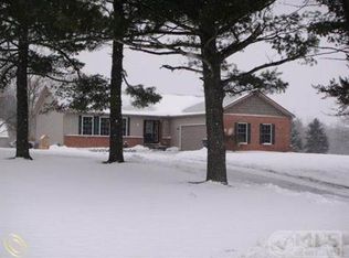 25 Oak Bark Dr, Howell, MI 48843