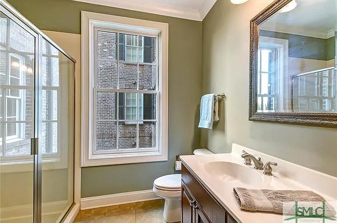 411 E Hull St — Photo 17