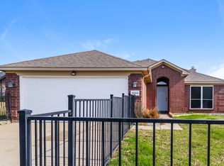 8069 Whitney Ln, Fort Worth, TX 76120