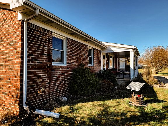 4th image of 1849 S Leland Dr