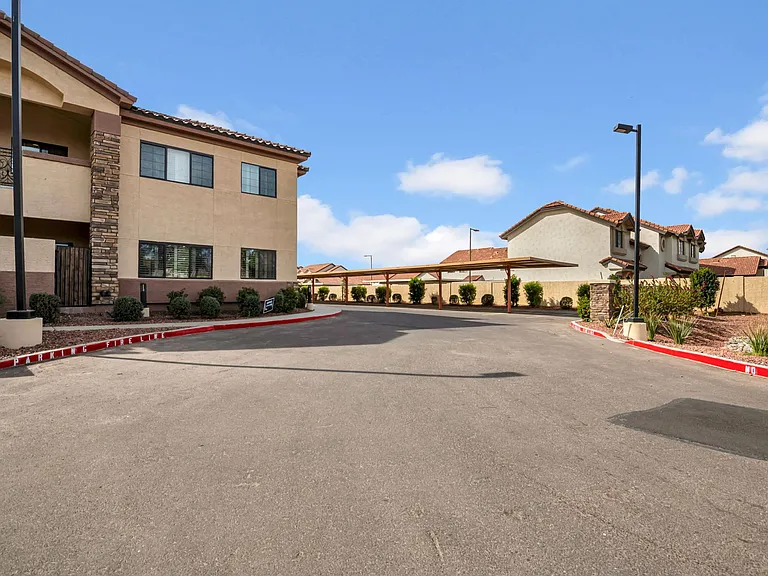 Desert Jewel Apartments — Photo 4