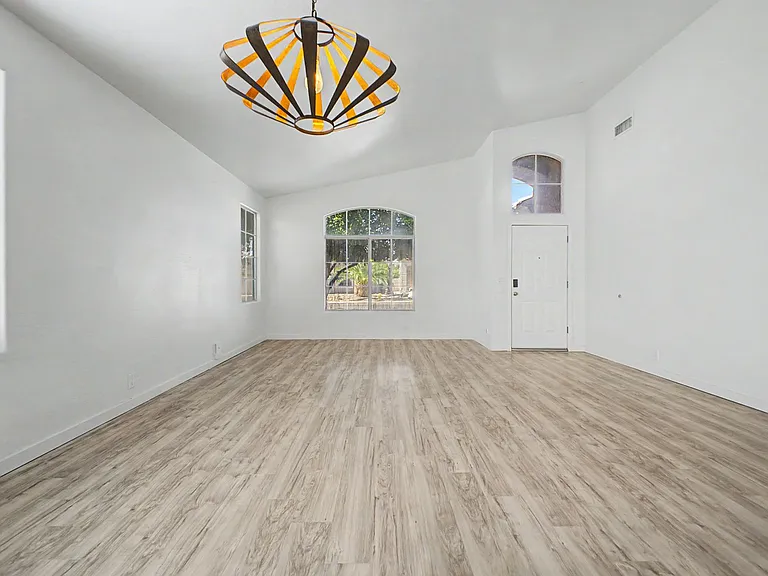 7251 E Lakeview Ave — Photo 7