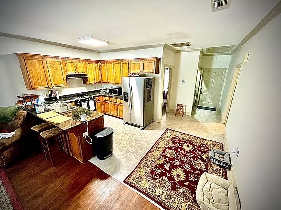 3rd image of 9044 Pecan Tree Dr