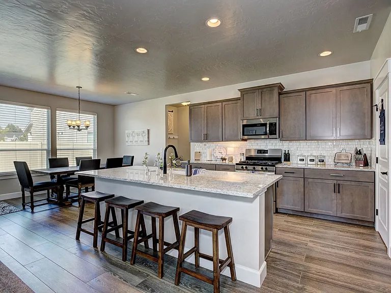 2580 E Blackstone Dr — Photo 17