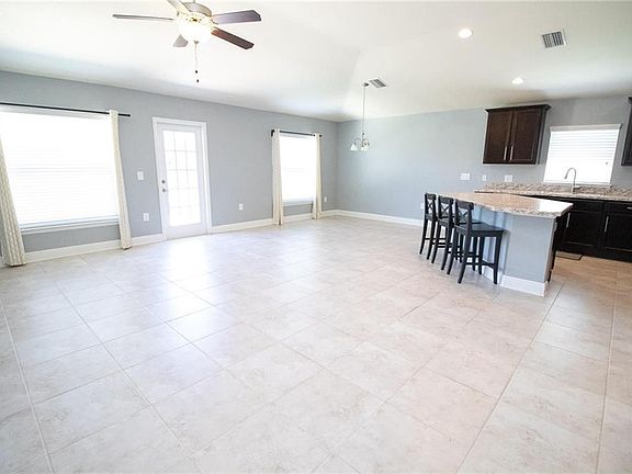 5th image of 13536 Marilyn Ct