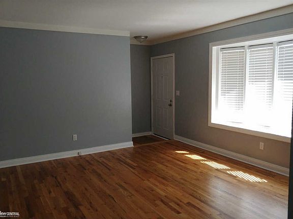 2nd image of 20419 Shores St