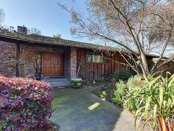 4th image of 9090 Eden Oaks Ave